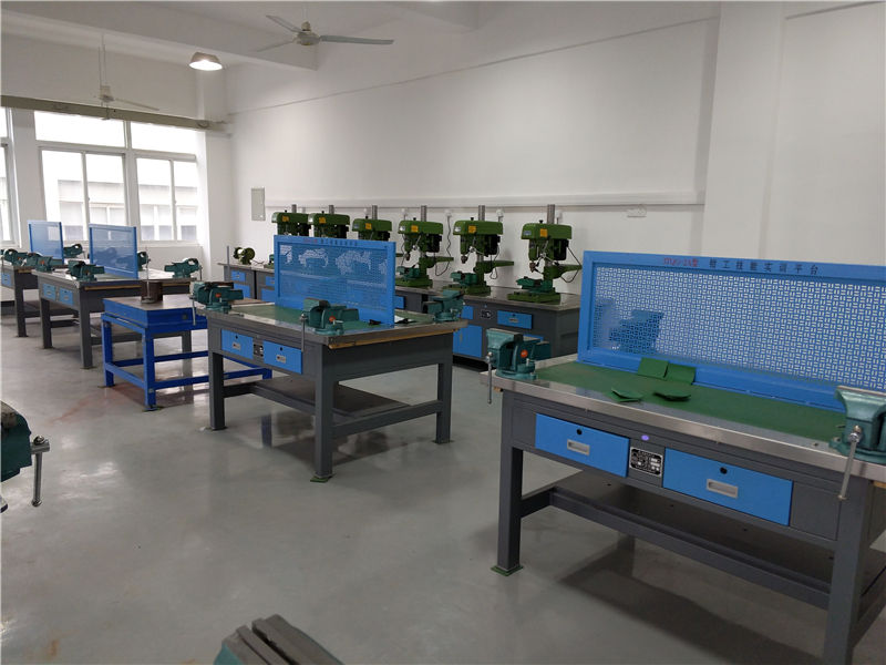 現(xiàn)代鉗工實訓室